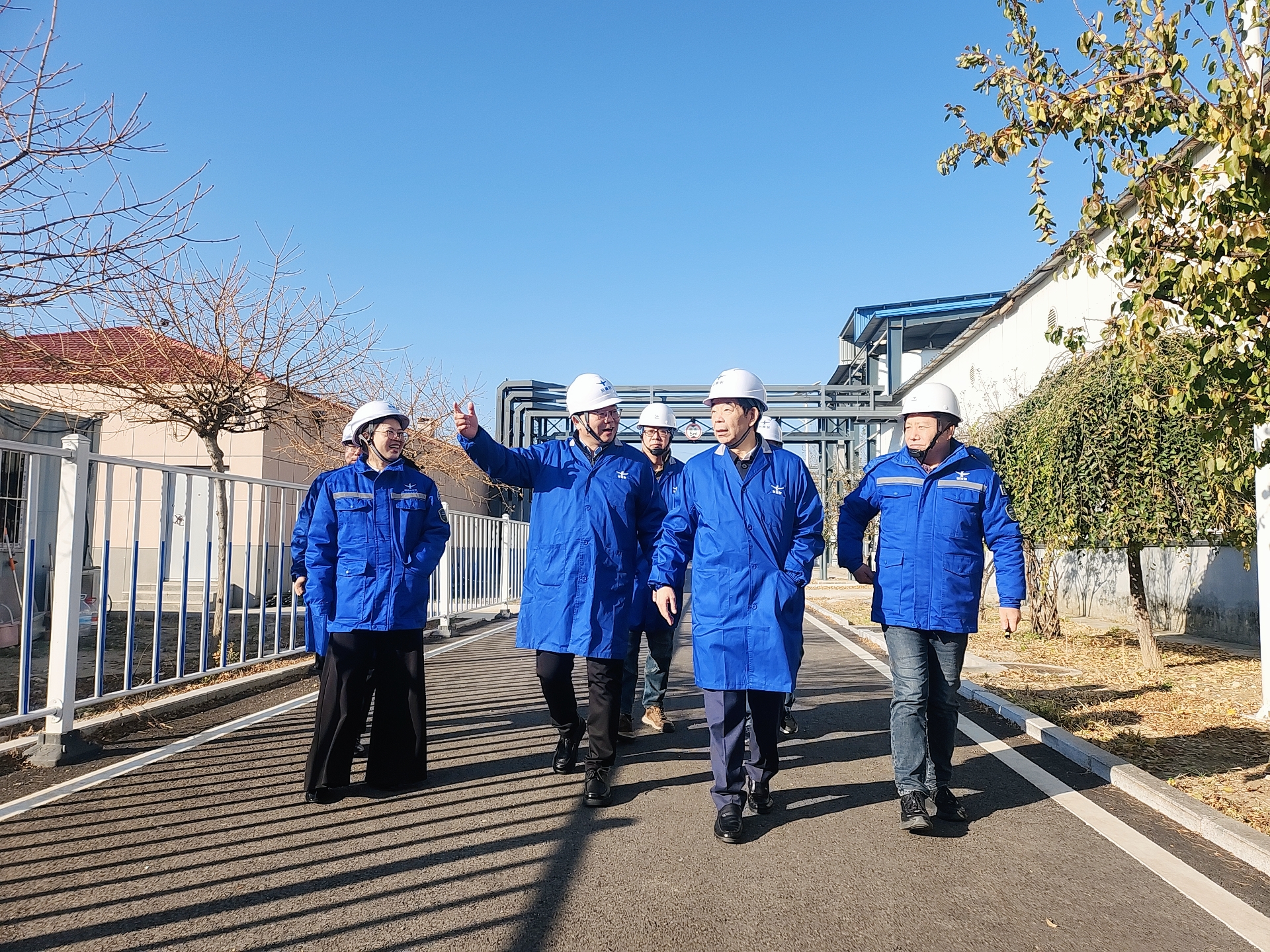 董事長李世江一行蒞臨硼基公司指導工作